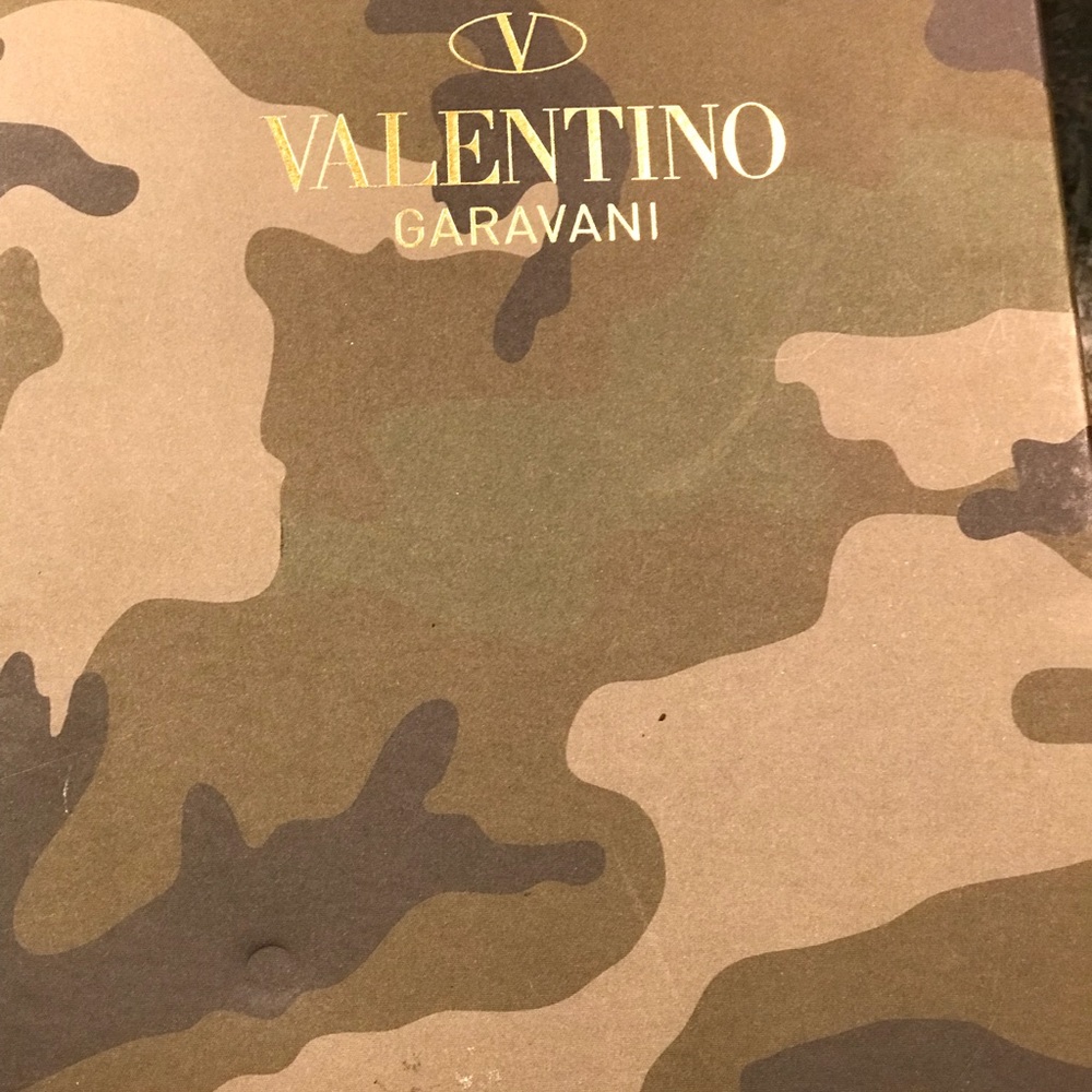 Women Authentic Valentino Rockstud Camo Sneakers - Picture 5 of 6